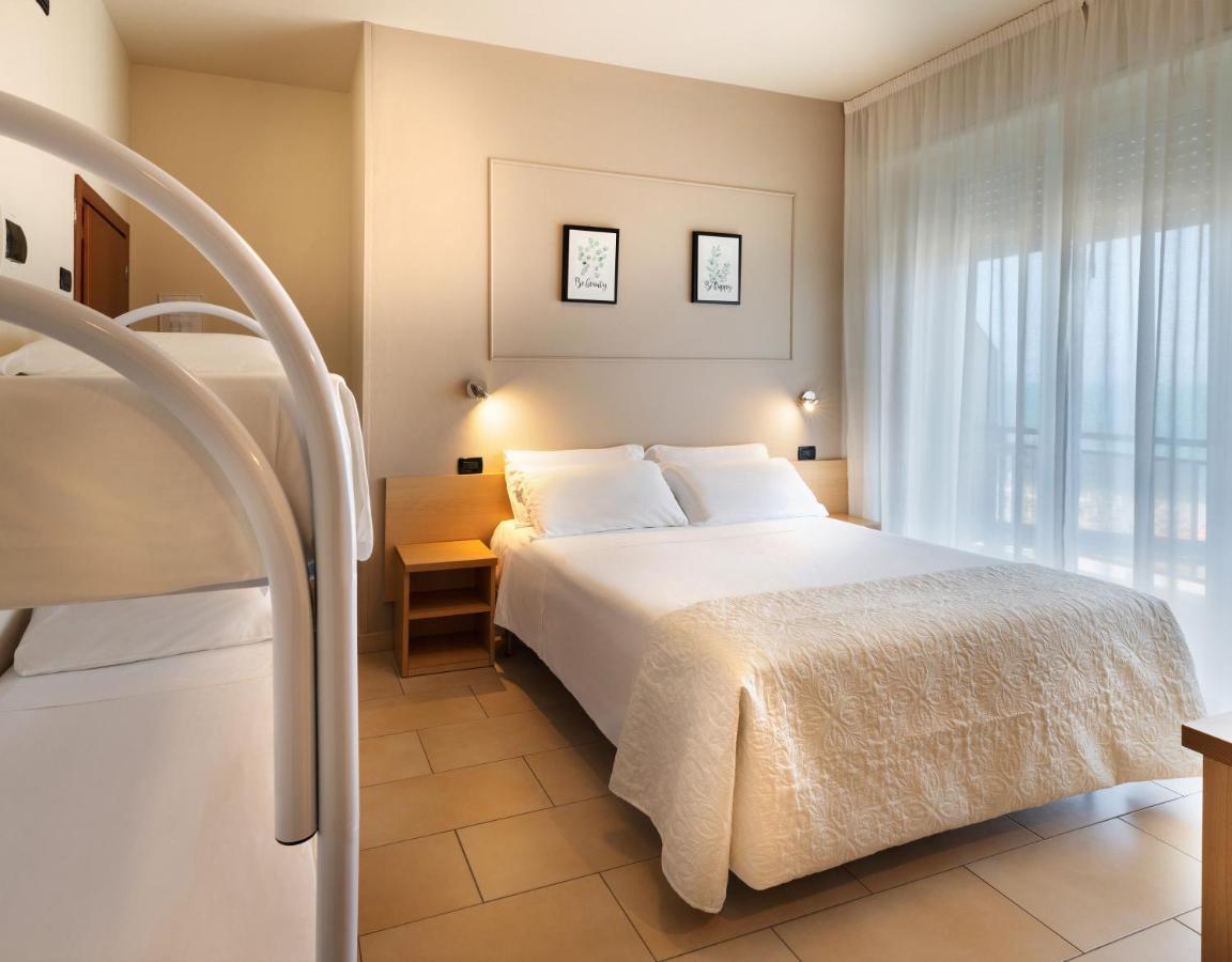 Hotel Constellation Lido Di Savio Esterno foto